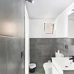 Con Terraza Y Jacuzzi Privada En Πανσιόν