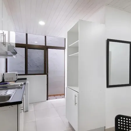 Con Terraza Y Jacuzzi Privada En Гостевой дом 3*