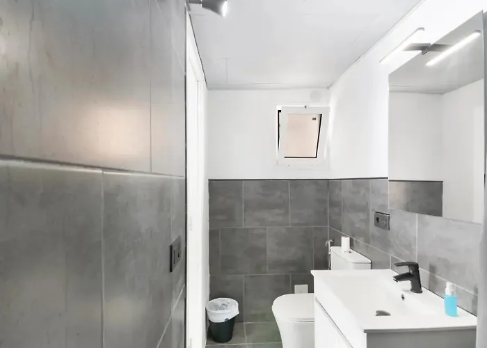 Con Terraza Y Jacuzzi Privada En Гостевой дом