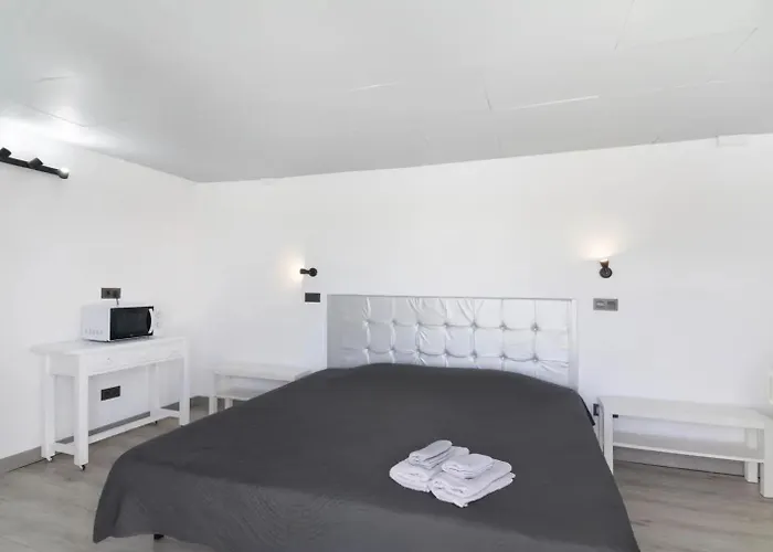 Con Terraza Y Jacuzzi Privada En Гостевой дом 3*