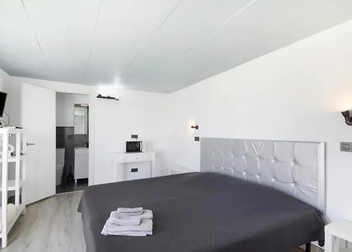 Con Terraza Y Jacuzzi Privada En