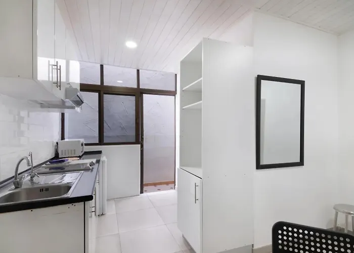 Con Terraza Y Jacuzzi Privada En Гостевой дом 3*