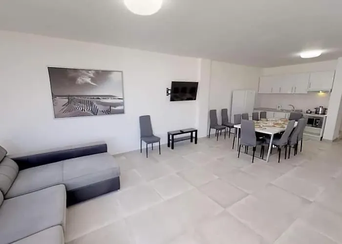 Con Terraza Y Jacuzzi Privada En Pensión