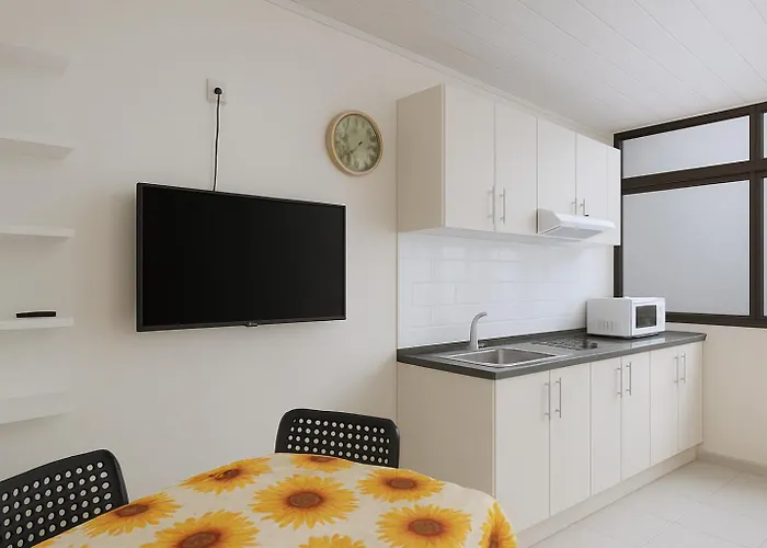 Pensión Con Terraza Y Jacuzzi Privada En 3*