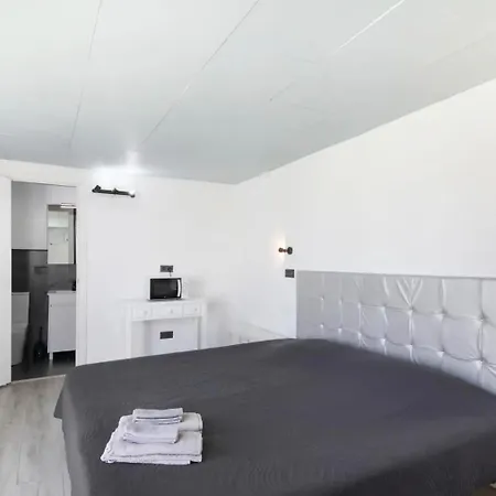 Con Terraza Y Jacuzzi Privada En